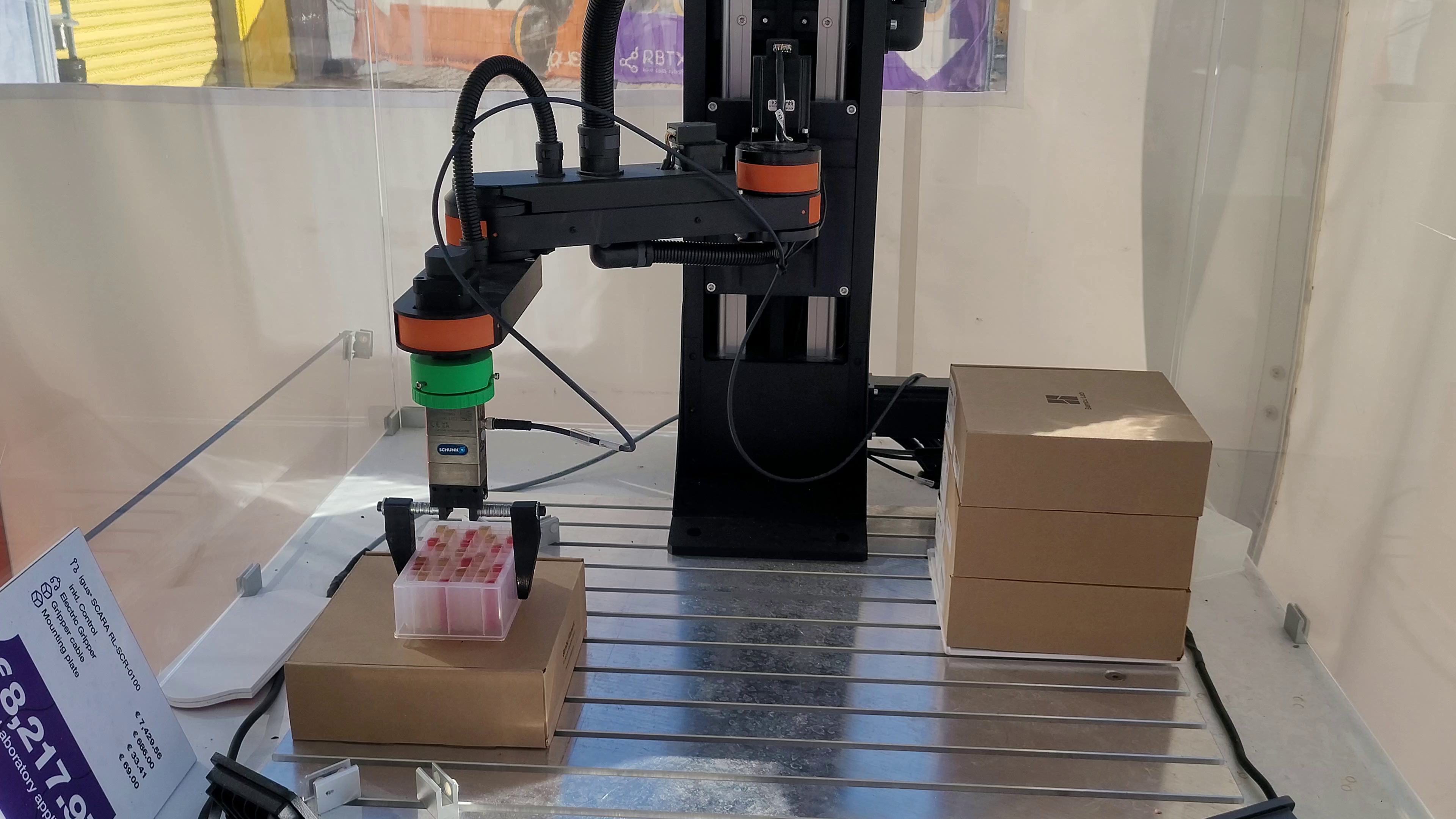 Applicazione di laboratorio con robot SCARA igus