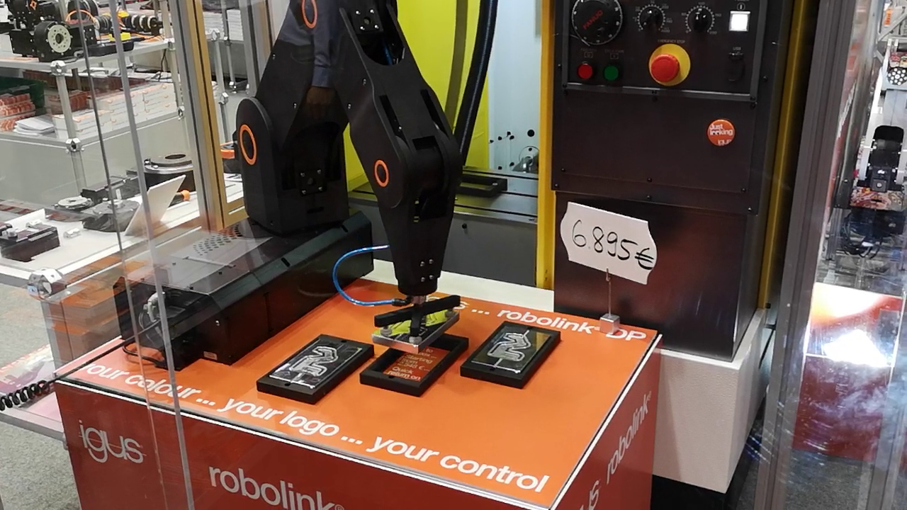 Carico e scarico di un centro di lavoro Fanuc Robodrill