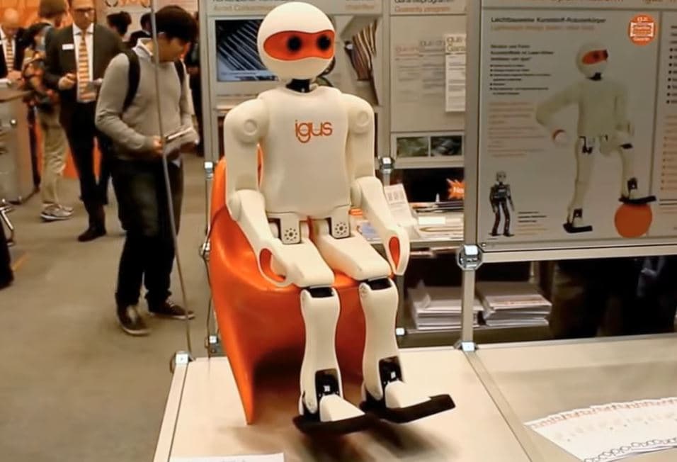 Robot TeenSize open platform per football