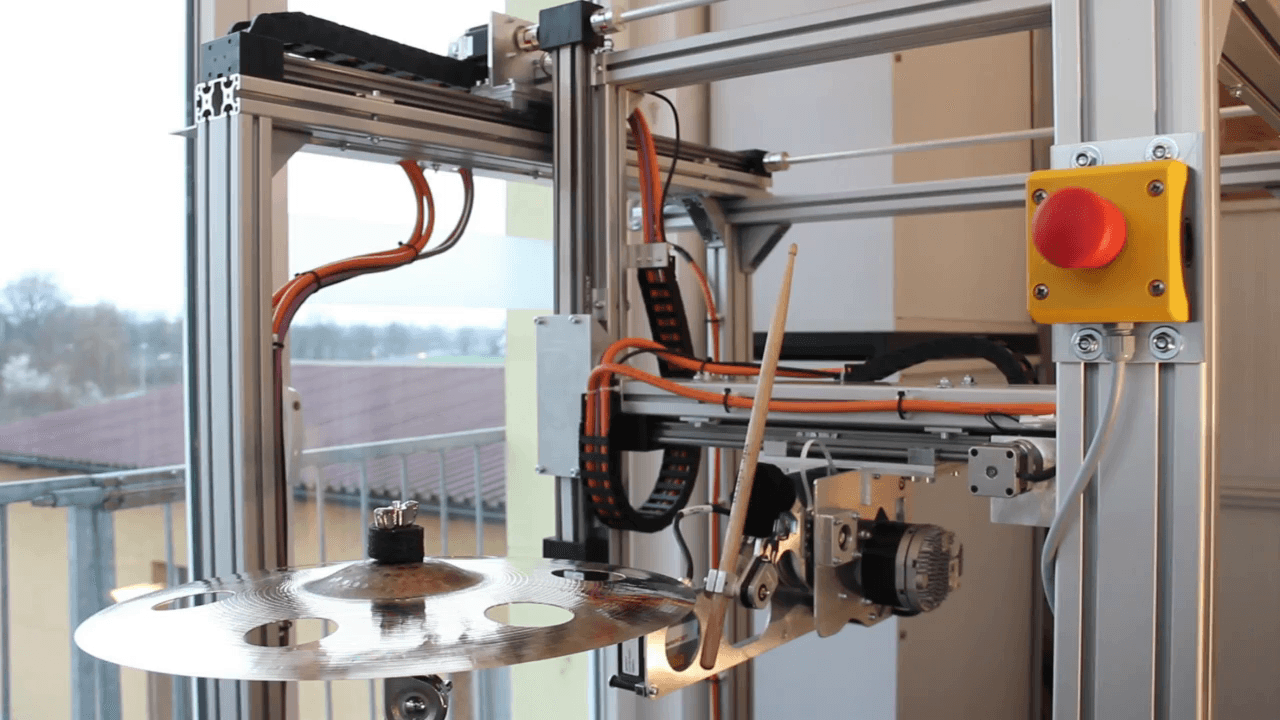 Automatic percussion test performed by a linear robot